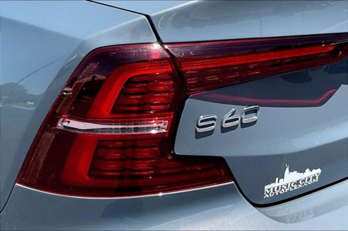 Used 2022 Volvo S60 B5 Momentum image 20