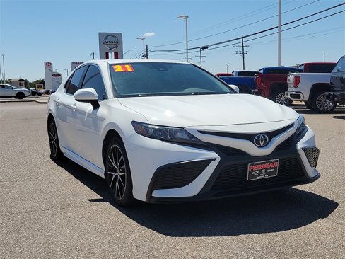 Used 2021 Toyota Camry SE image 2