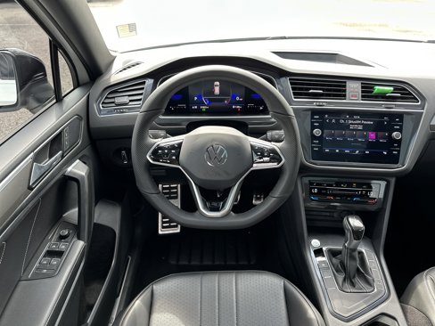 Used 2022 Volkswagen Tiguan SE R-Line image 24