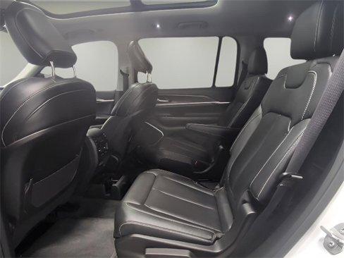 Used 2022 Jeep Grand Cherokee L Limited image 17