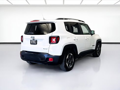 Used 2015 Jeep Renegade Latitude image 4