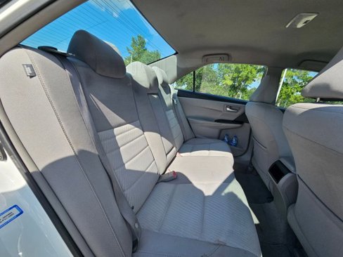 Used 2016 Toyota Camry LE image 11