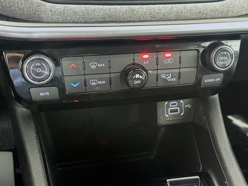 Used 2022 Jeep Compass Latitude image 15