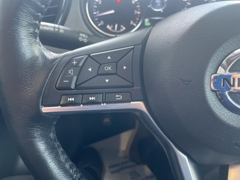Used 2017 Nissan Rogue SL image 19