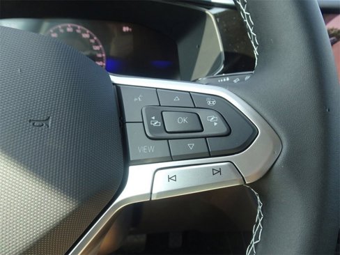 Certified 2024 Volkswagen Taos SE image 20