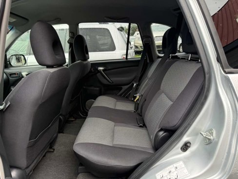 Used 2005 Toyota RAV4 4WD image 11
