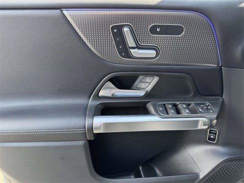 Used 2021 Mercedes-Benz GLB 250 4MATIC image 18