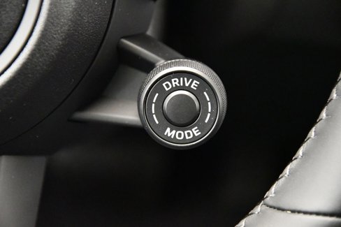 Certified 2025 Porsche Macan Turbo image 29