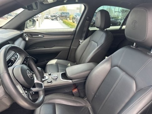 Used 2023 Alfa Romeo Stelvio Ti image 7