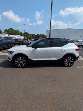 Certified 2022 Volvo XC40 P8 Recharge Plus image 2