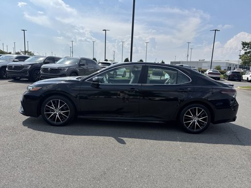Used 2022 Toyota Camry SE image 7