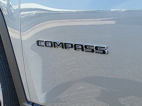 New 2025 Jeep Compass Latitude image 24