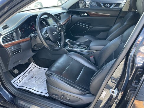 Used 2017 Kia Cadenza Premium w/ Luxury Package image 9