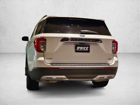 Used 2020 Ford Explorer XLT w/ Equipment Group 202A image 5
