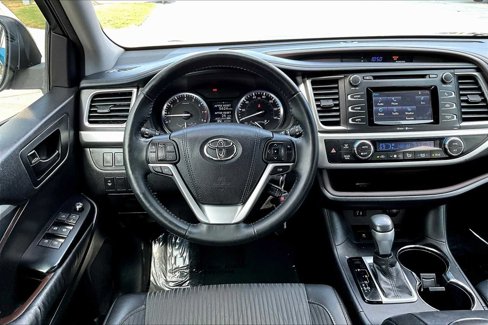 Used 2015 Toyota Highlander LE image 5