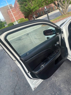 Used 2011 Chrysler 200 Limited image 10