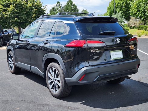 Used 2022 Toyota Corolla Cross XLE image 3
