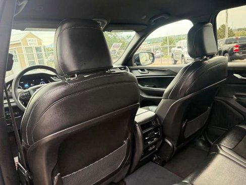 Used 2023 Jeep Grand Cherokee Altitude image 20