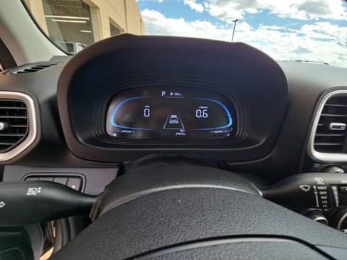 Used 2024 Hyundai Venue SEL image 16