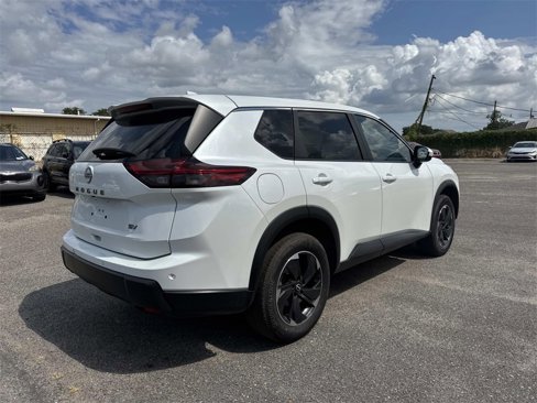 Used 2024 Nissan Rogue SV image 8