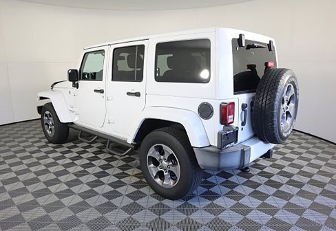Used 2016 Jeep Wrangler Unlimited Sahara w/ Connectivity Group image 7