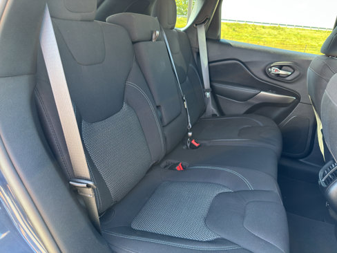 Used 2020 Jeep Cherokee Latitude w/ Mobile Office Group image 32