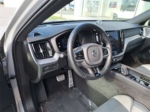 Used 2022 Volvo XC60 B6 R-Design w/ Advanced Package image 8