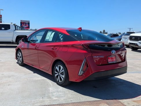 Used 2017 Toyota Prius Prime Premium image 11