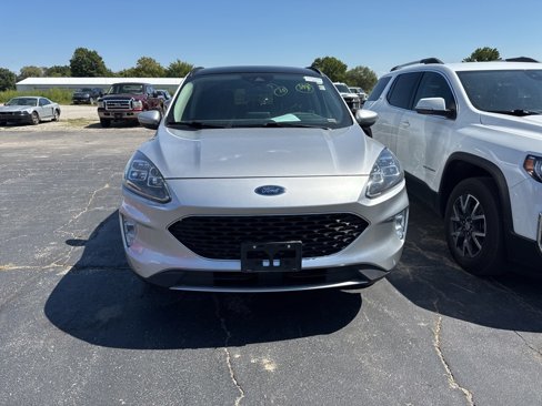 Used 2020 Ford Escape Titanium image 2