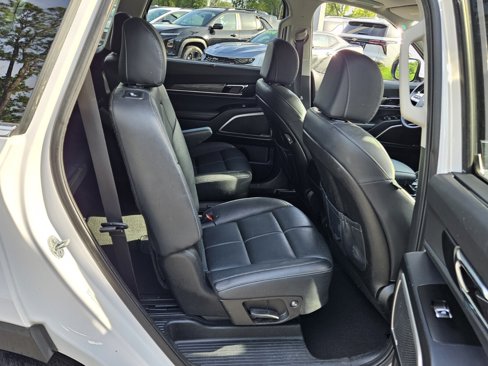 Used 2022 Kia Telluride EX w/ EX Premium Package image 17