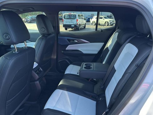 Used 2025 Chevrolet Equinox EV LT w/ Convenience Package II image 9