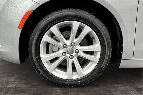 Used 2015 Chrysler 200 Limited image 34