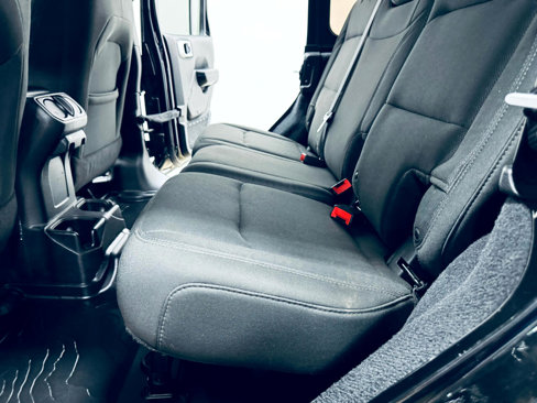 Used 2018 Jeep Wrangler Unlimited Sport S image 32