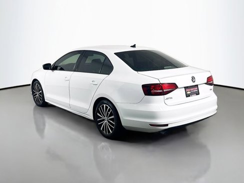 Used 2016 Volkswagen Jetta Sport image 8