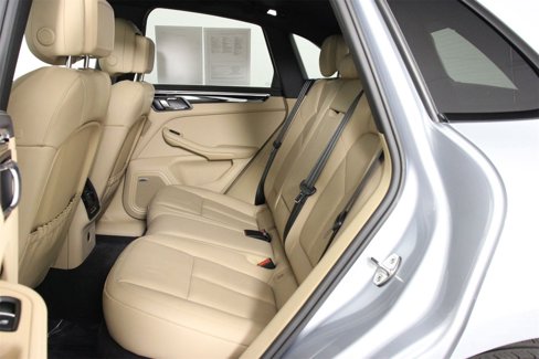 Certified 2025 Porsche Macan Turbo image 33