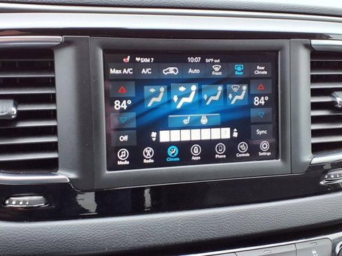 Used 2020 Chrysler Pacifica Touring-L image 7