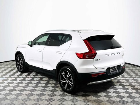 Certified 2025 Volvo XC40 B5 Core image 5