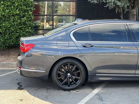 Used 2017 BMW 740e xDrive image 20