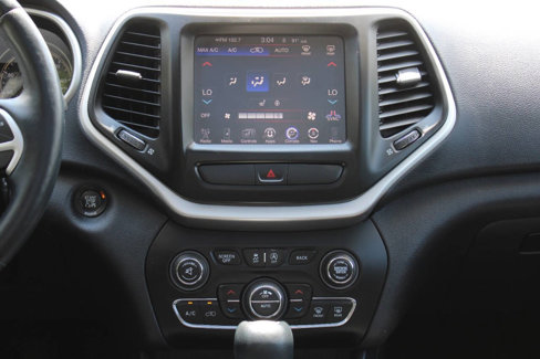 Used 2016 Jeep Cherokee Limited image 33