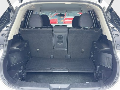 Used 2018 Nissan Rogue SV image 12