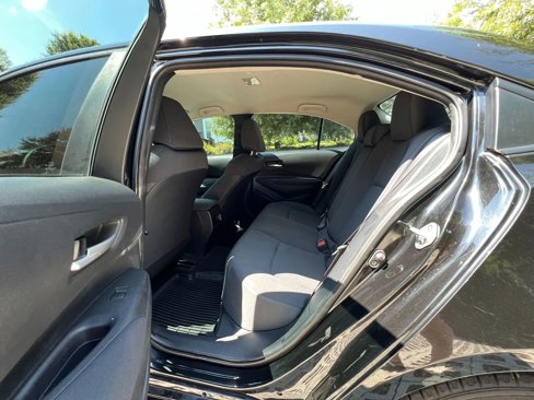 Used 2021 Toyota Corolla LE image 10