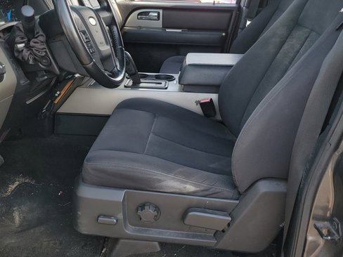 Used 2015 Ford Expedition XLT image 6