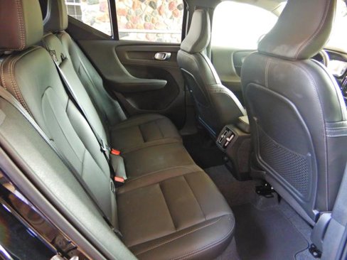 Used 2025 Volvo XC40 B5 Plus image 17