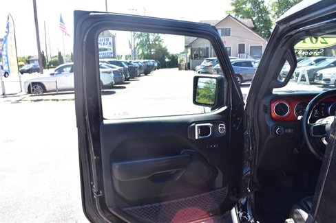 Used 2017 Volkswagen Tiguan S image 25