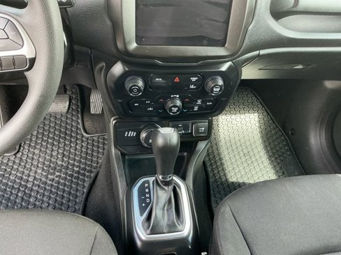Used 2023 Jeep Renegade Latitude image 12