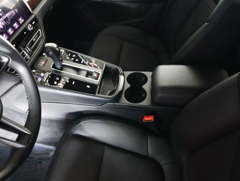 Certified 2023 Porsche Macan image 17