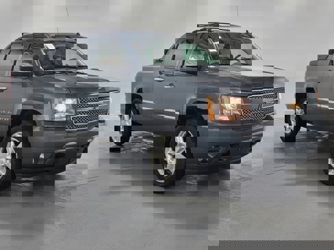 Used 2012 Chevrolet Avalanche LTZ image 2