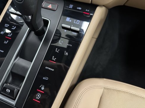 Used 2022 Porsche Macan image 30