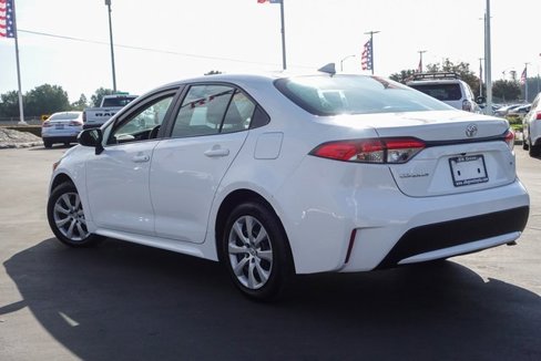 Certified 2022 Toyota Corolla LE image 2