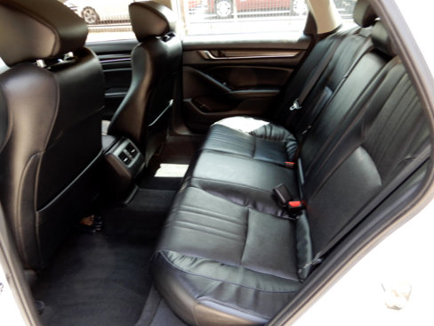 Used 2018 Honda Accord Touring image 9